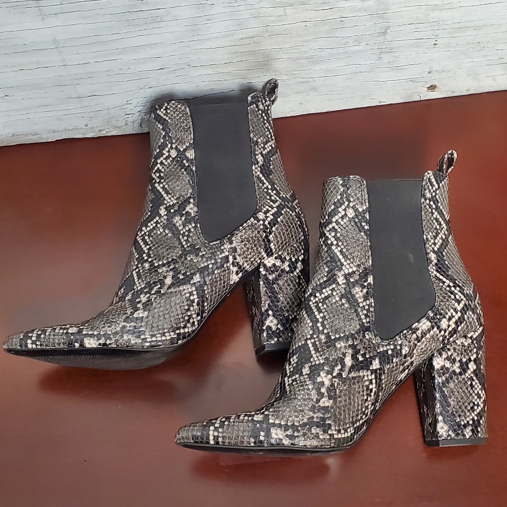 Steve Madden "Subtle" Snake Pointed Toe Chelsea A… - image 6